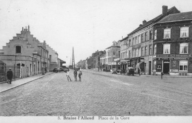 BRAINE L ALLEUD PLACE DE LA GARE 1947.jpg